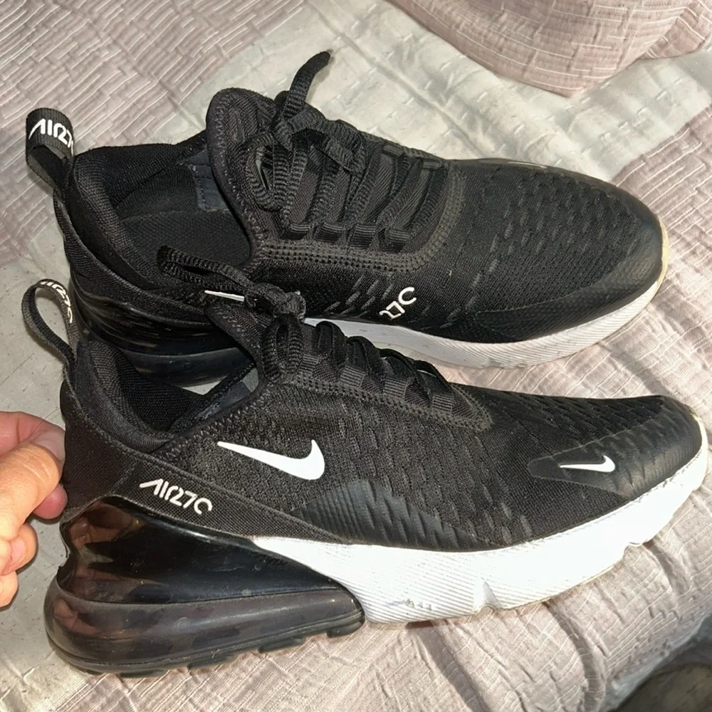 Nike shoes - Picture 1 of 3